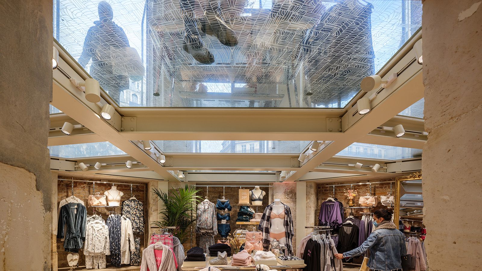 Etam Paris gets a revealing yet intimate glass floor
