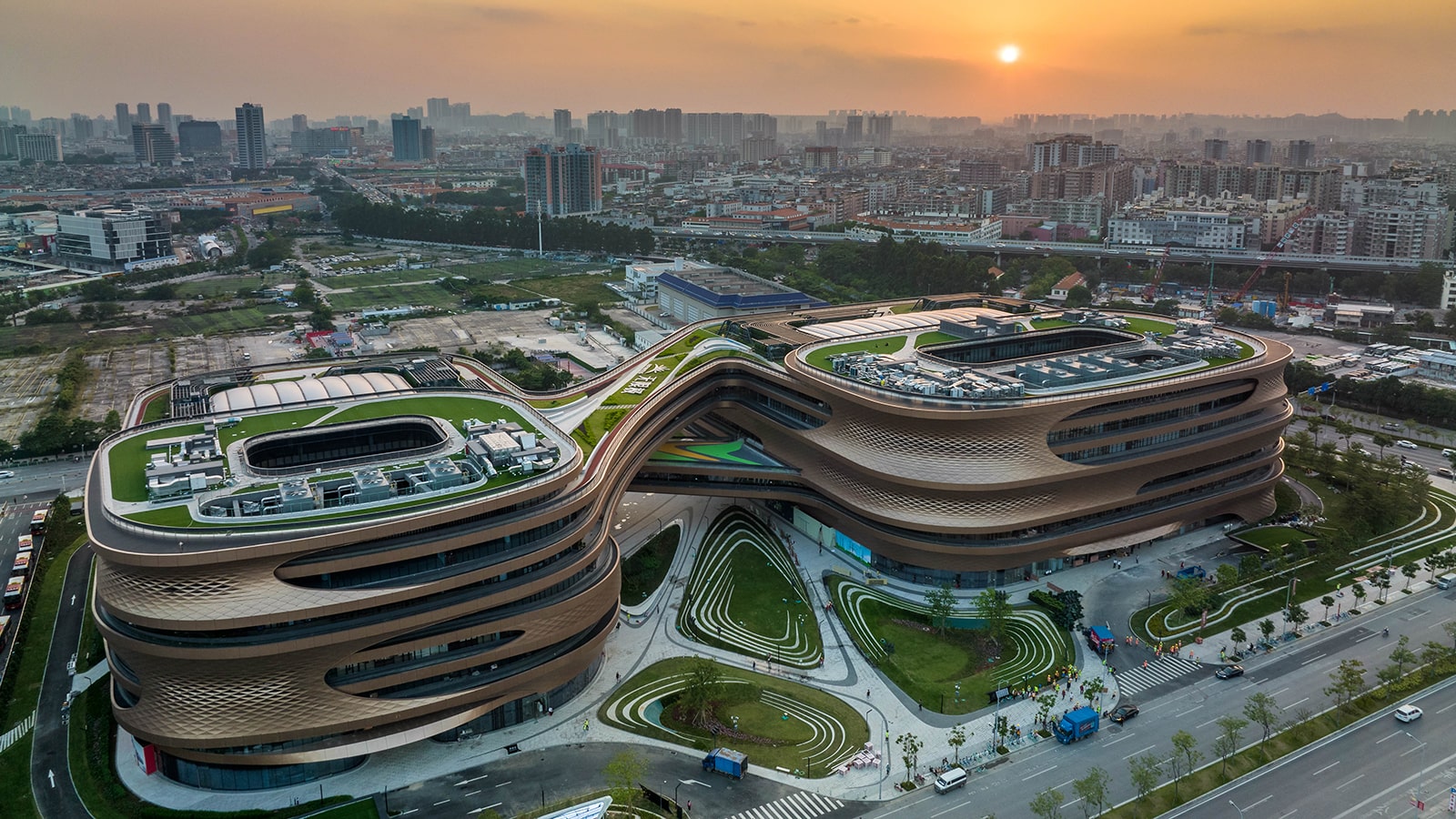 Infinitus Plaza: where avantgarde meets sustainable architecture!